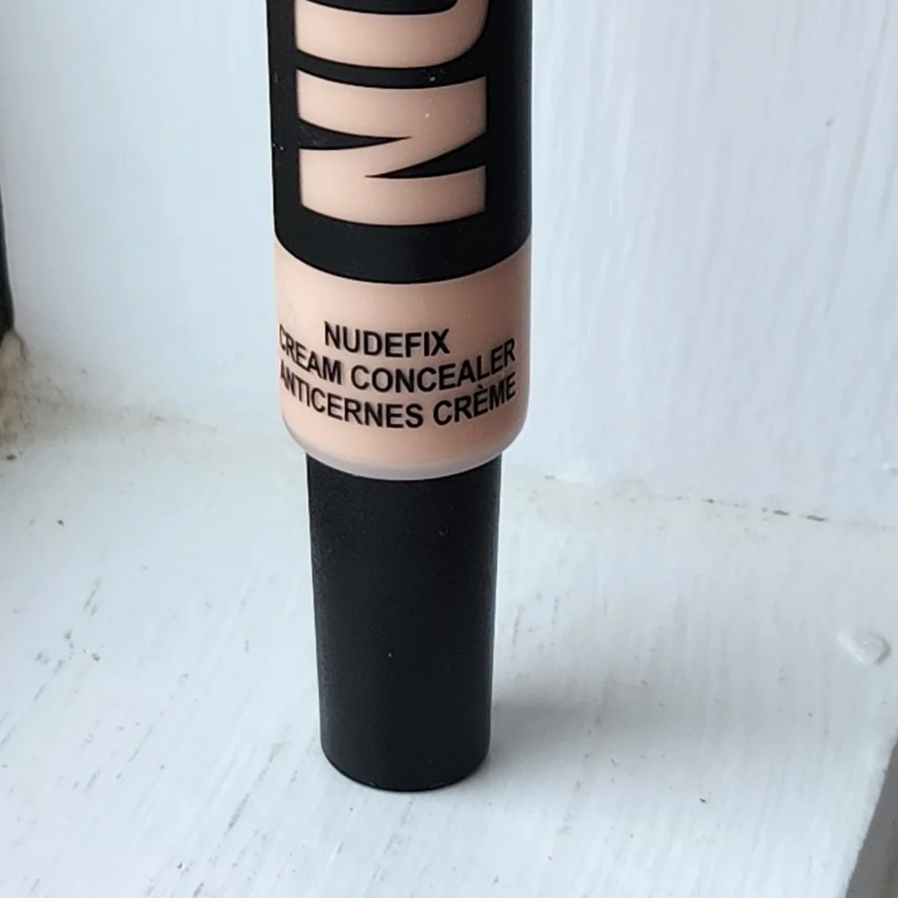 NWOB NUDESTIX NUDEFIX CREAM CONCEALER